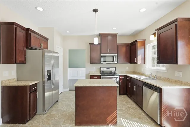 $2,550 | 732 Waterlily Court, Hinesville, GA 31313