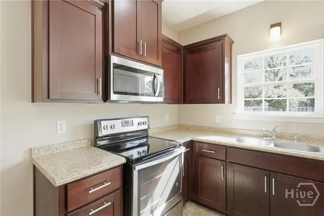 $2,550 | 732 Waterlily Court, Hinesville, GA 31313