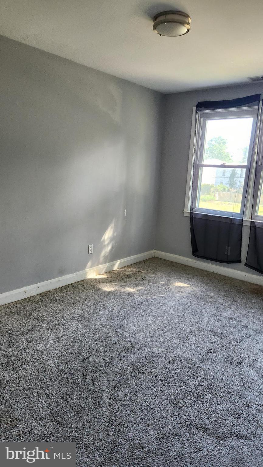 1024 Wicklow Road Baltimore, MD 21229 - Photo 17 of 44 an empty room with windows