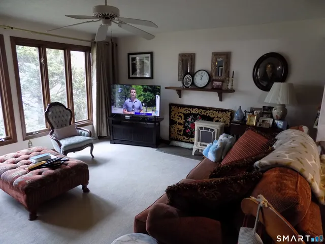 $354,900 | 9 1/2 East Tomstead Road, Simsbury, CT 06070