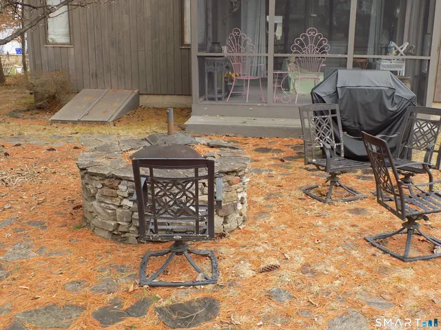 $354,900 | 9 1/2 East Tomstead Road, Simsbury, CT 06070