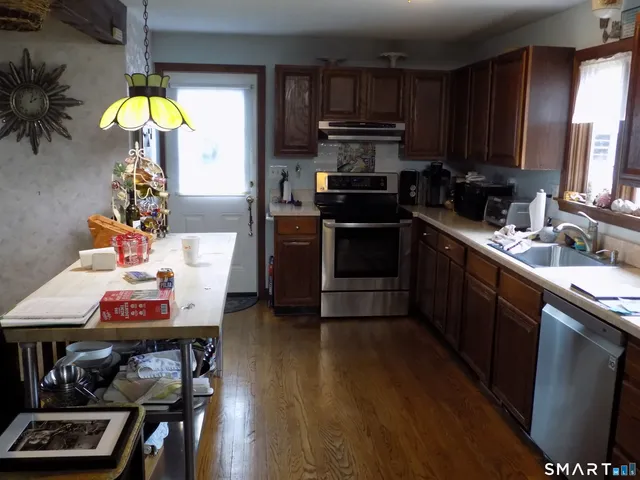 $354,900 | 9 1/2 East Tomstead Road, Simsbury, CT 06070