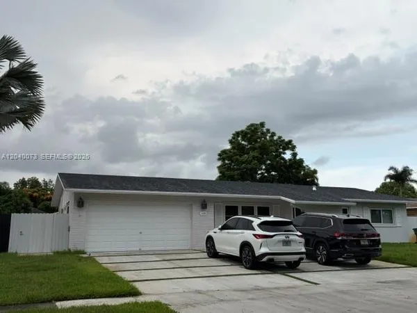 $1,700 | 11141 Northwest 19th Street, Unit 1, Pembroke Pines, FL 33026