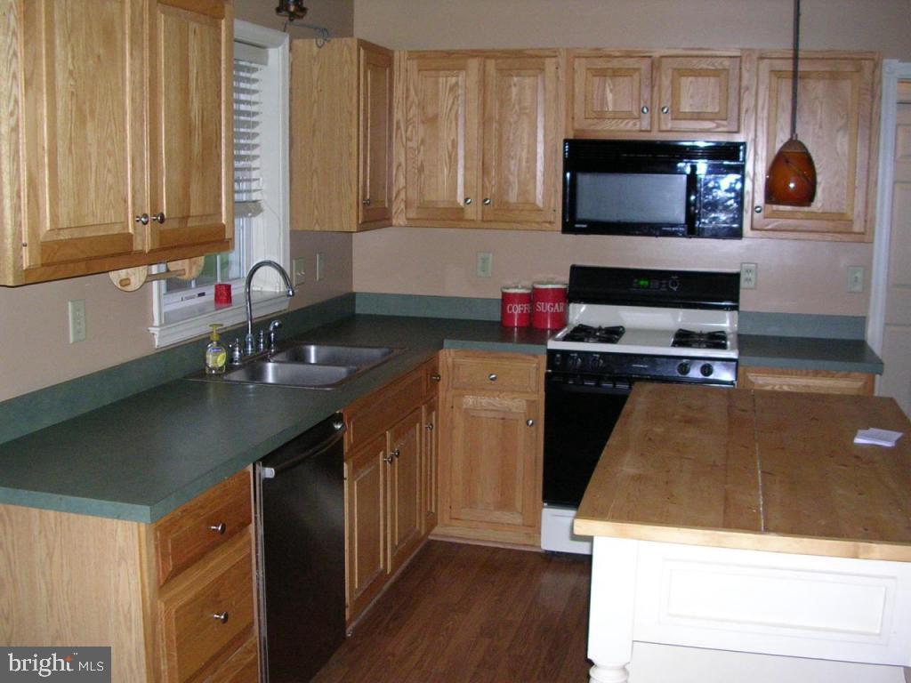335 North New Street Lititz, PA 17543 - Photo 8 of 10