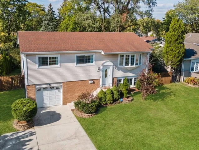 $419,500 | 9140 Sycamore Drive, Hickory Hills, IL 60457