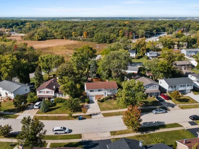 $419,500 | 9140 Sycamore Drive, Hickory Hills, IL 60457