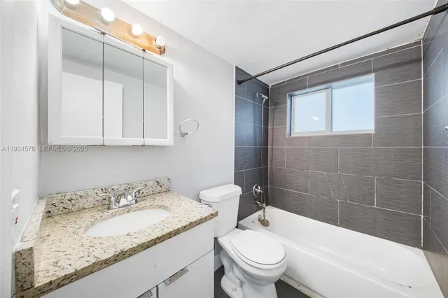 $1,625 | 1960 Northeast 161st Street, Unit 202, North Miami Beach, FL 33162