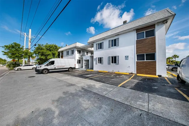 $1,625 | 1960 Northeast 161st Street, Unit 202, North Miami Beach, FL 33162