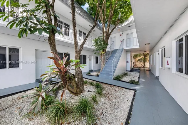 $1,625 | 1960 Northeast 161st Street, Unit 202, North Miami Beach, FL 33162