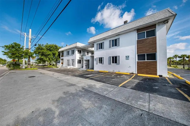 $1,625 | 1960 Northeast 161st Street, Unit 202, North Miami Beach, FL 33162