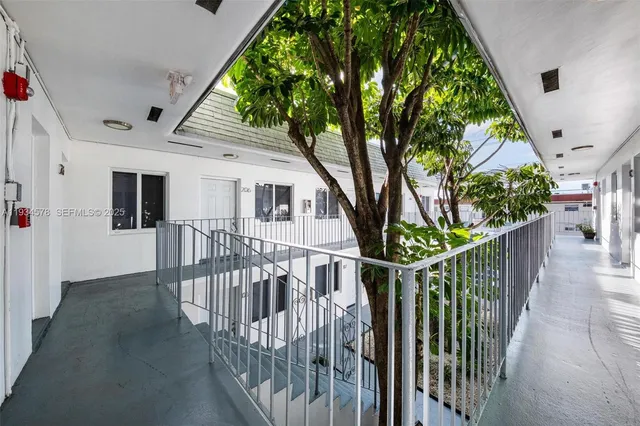 $1,625 | 1960 Northeast 161st Street, Unit 202, North Miami Beach, FL 33162