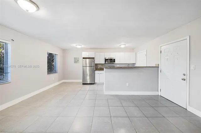 $1,625 | 1960 Northeast 161st Street, Unit 202, North Miami Beach, FL 33162