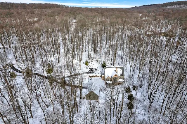 $999,000 | 316 Cinnamon Fern Drive, Somerset, PA 15501