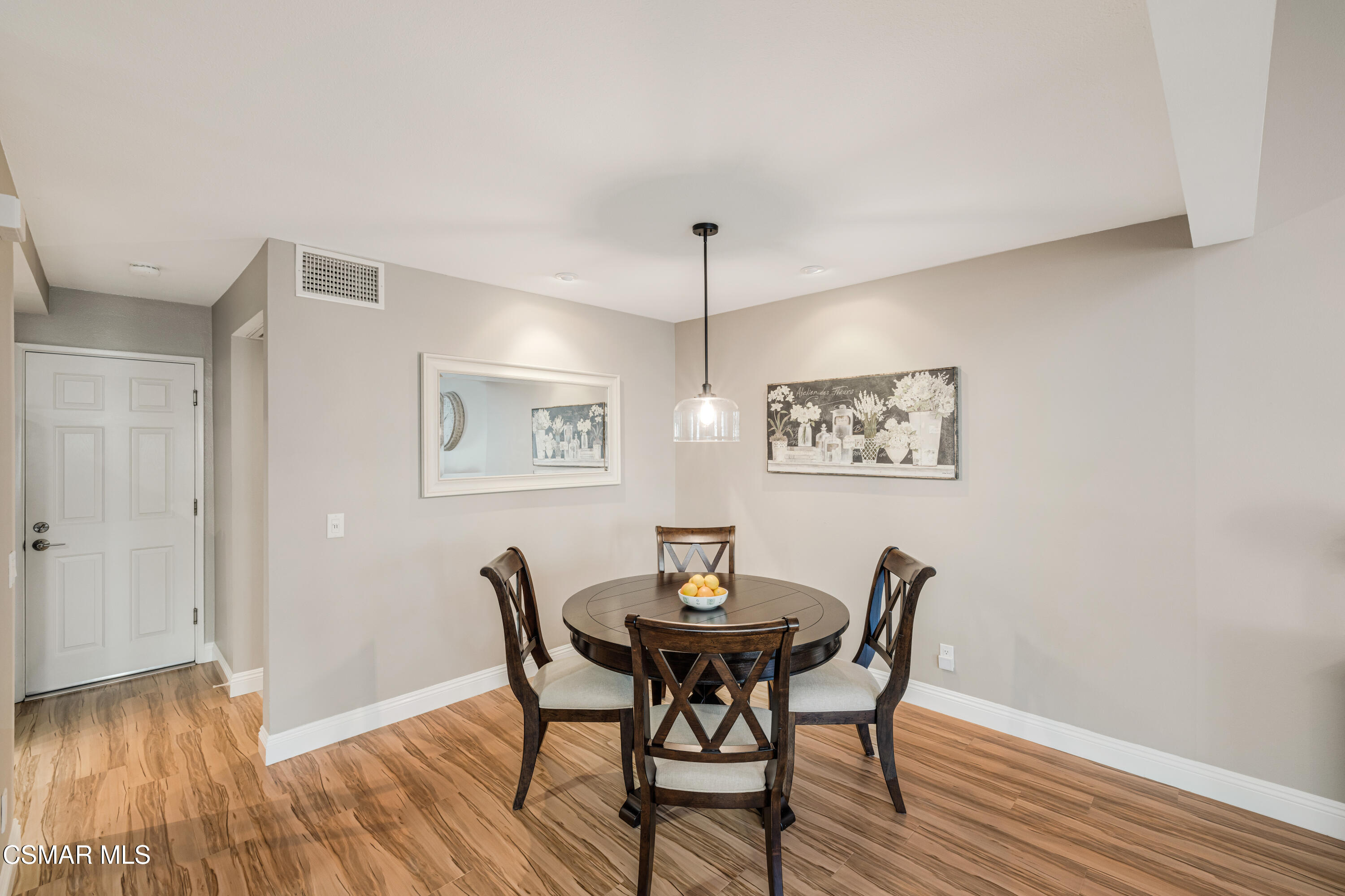 1876 Stow Street Simi Valley, CA 93063 - Photo 8 of 23 1876 Stow St, Simi Valley-9