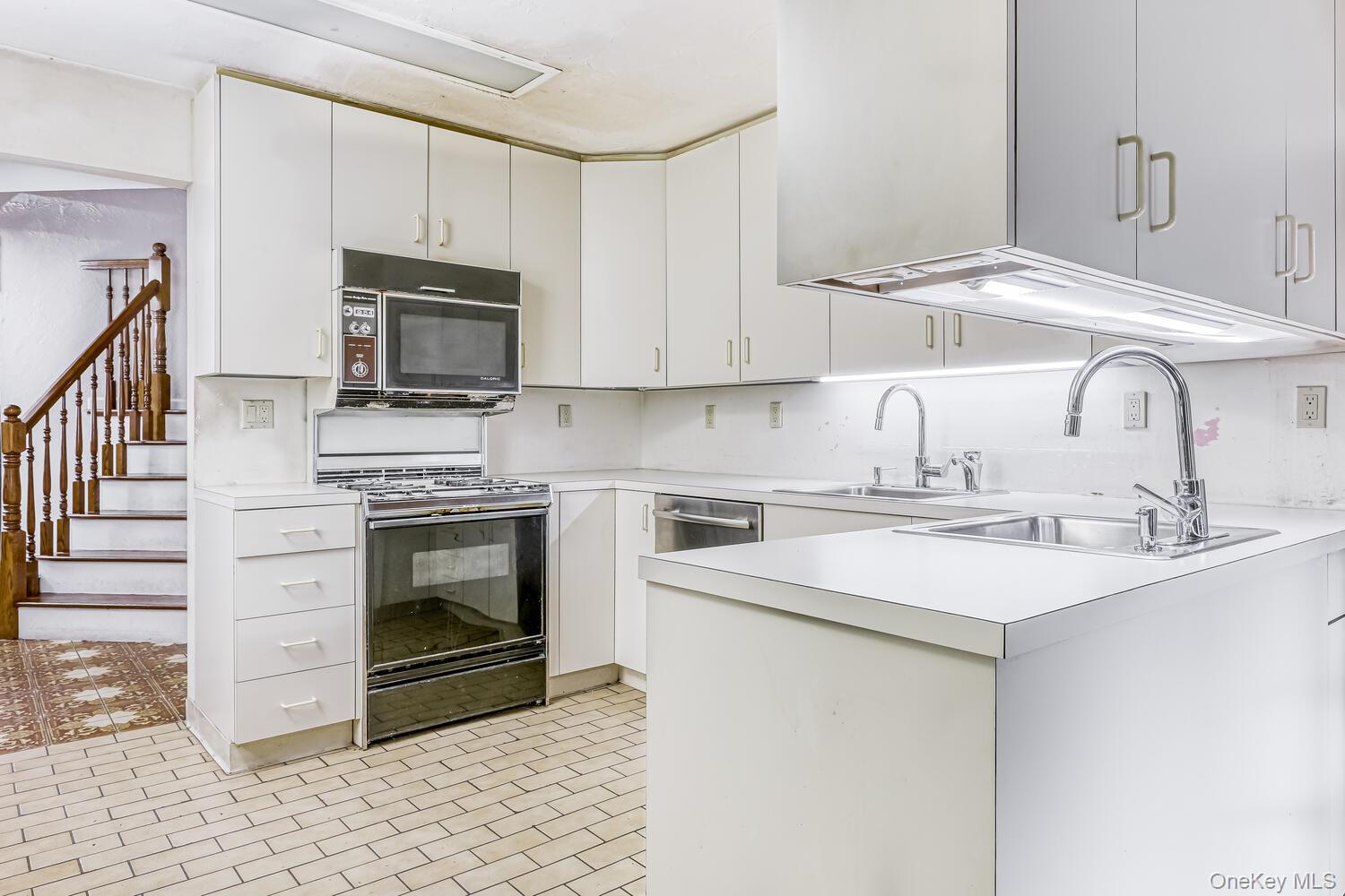 38 Forshay Road Monsey, NY 10952 - Photo 12 of 34 a kitchen with appliances a sink and cabinets