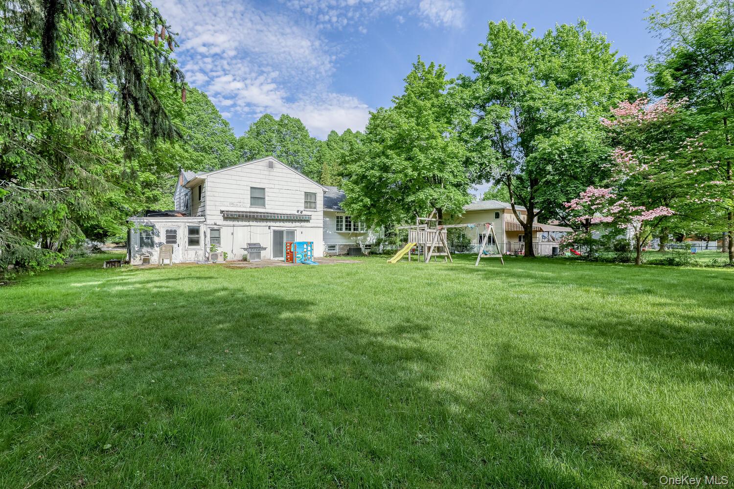 38 Forshay Road Monsey, NY 10952 - Photo 5 of 34 a front view of a house with garden
