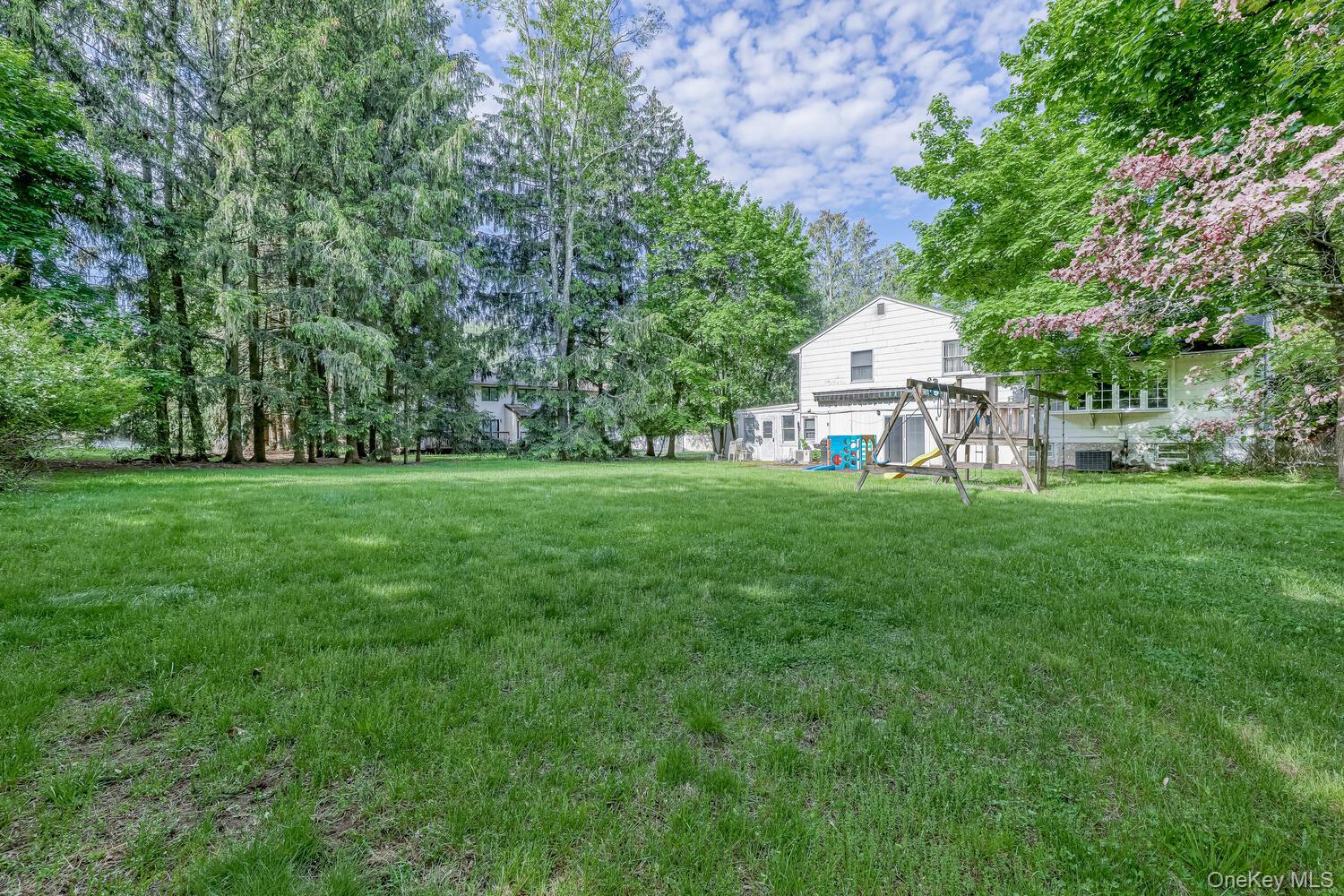 38 Forshay Road Monsey, NY 10952 - Photo 6 of 34 a front view of a house with garden