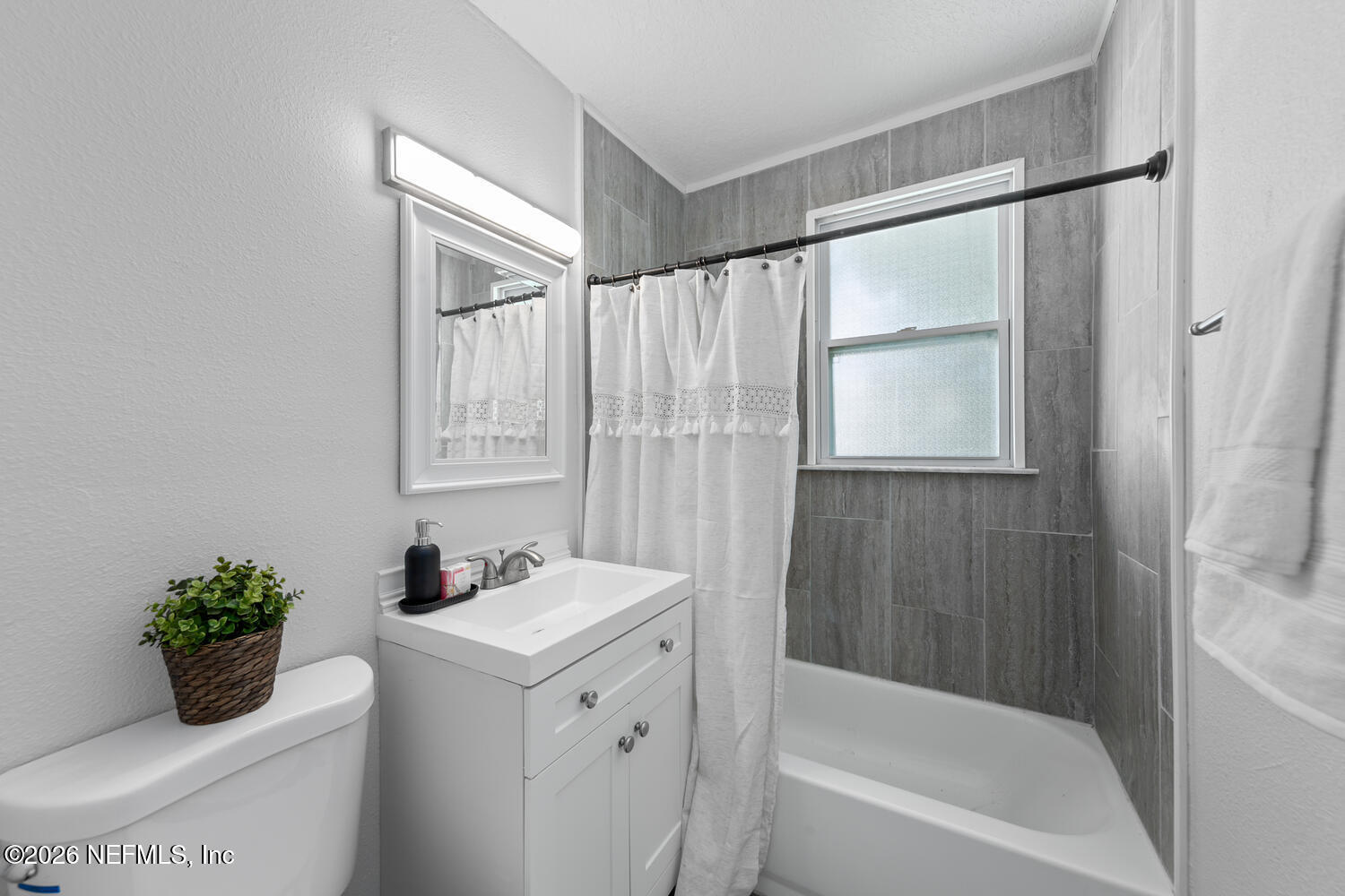 715 Ralph Street Jacksonville, FL 32204 - Photo 16 of 21 Guest Bath