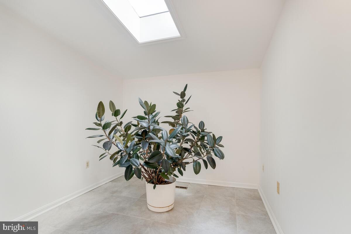 14226 Summit Lane Laurel, MD 20708 - Photo 12 of 58 Library or perfect room for plants!