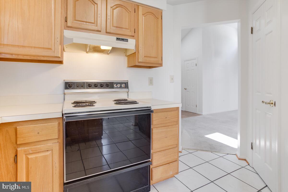14226 Summit Lane Laurel, MD 20708 - Photo 17 of 58 Electric stove