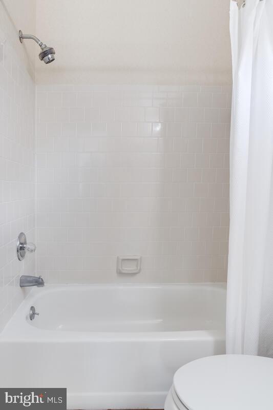 14226 Summit Lane Laurel, MD 20708 - Photo 31 of 58 Tub/shower in second bedroom