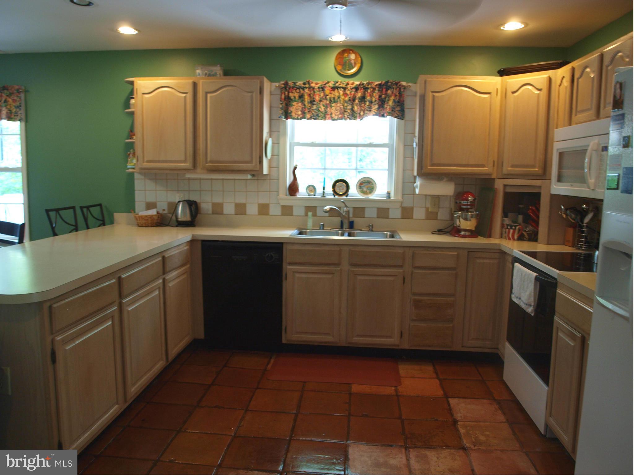 555 Wilson Road Crownsville, MD 21032 - Photo 6 of 23 Kitchen