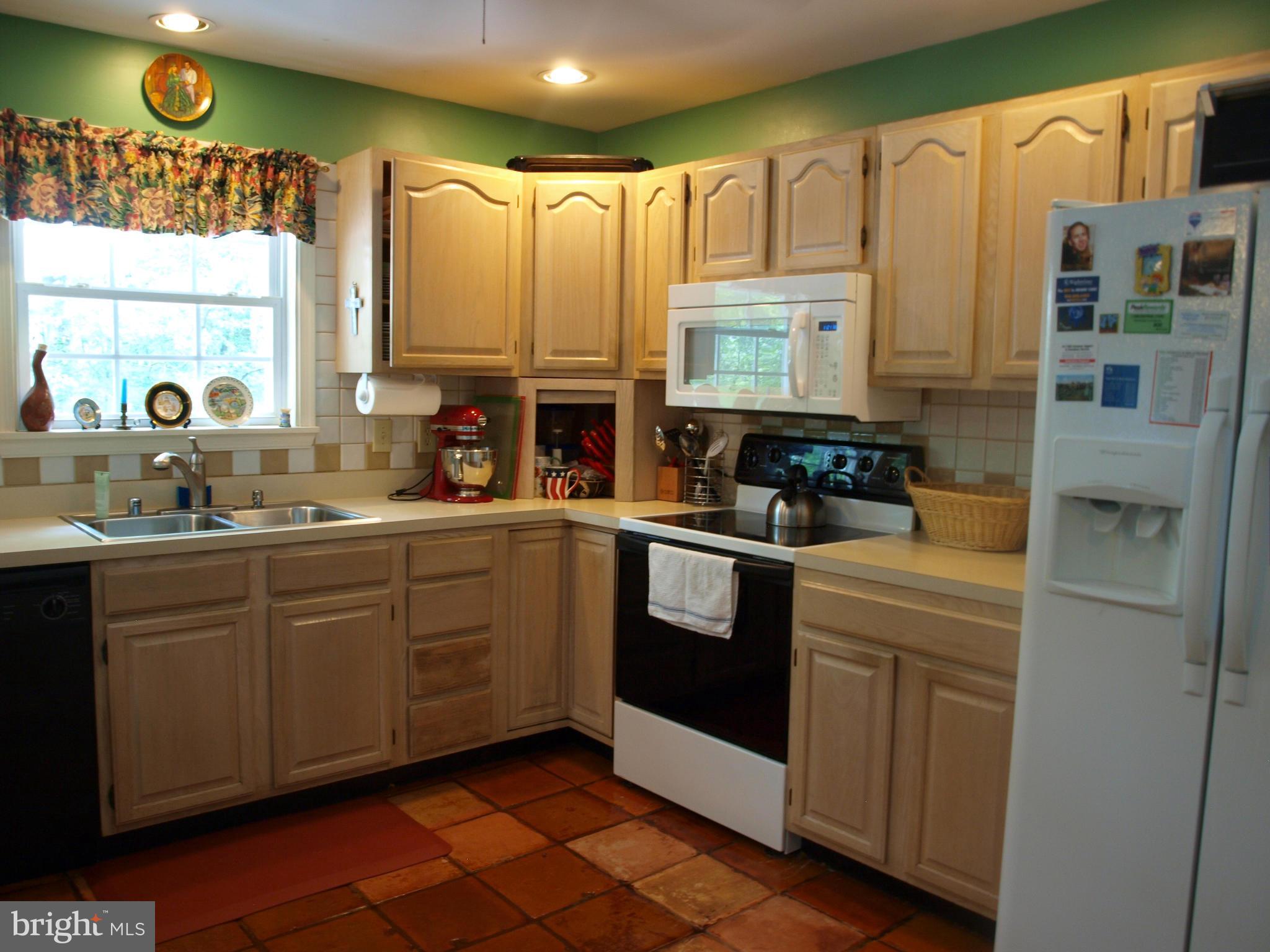 555 Wilson Road Crownsville, MD 21032 - Photo 7 of 23 Kitchen
