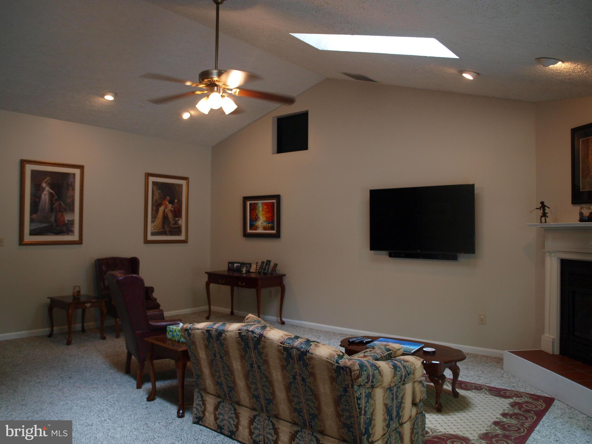 555 Wilson Road Crownsville, MD 21032 - Photo 9 of 23 Living Room