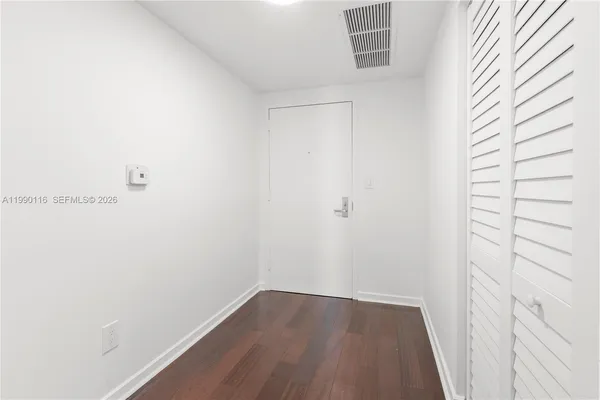 $5,300 | 335 South Biscayne Boulevard, Unit 2512, Miami, FL 33131