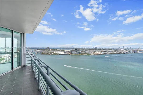 $5,300 | 335 South Biscayne Boulevard, Unit 2512, Miami, FL 33131