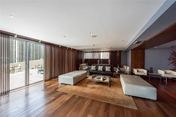 $5,300 | 335 South Biscayne Boulevard, Unit 2512, Miami, FL 33131