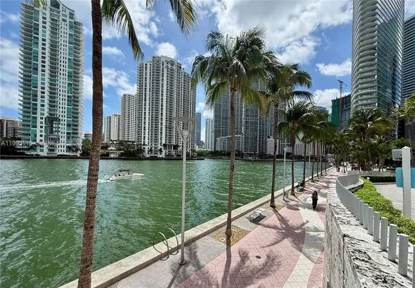 $5,300 | 335 South Biscayne Boulevard, Unit 2512, Miami, FL 33131