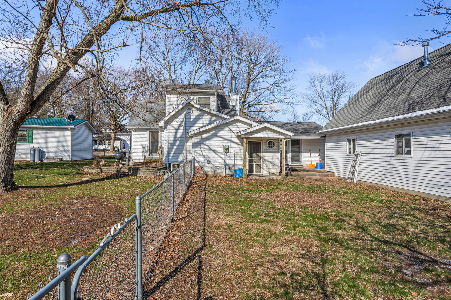 16 South Locust Street Pesotum, IL 61863 - Photo 5 of 25