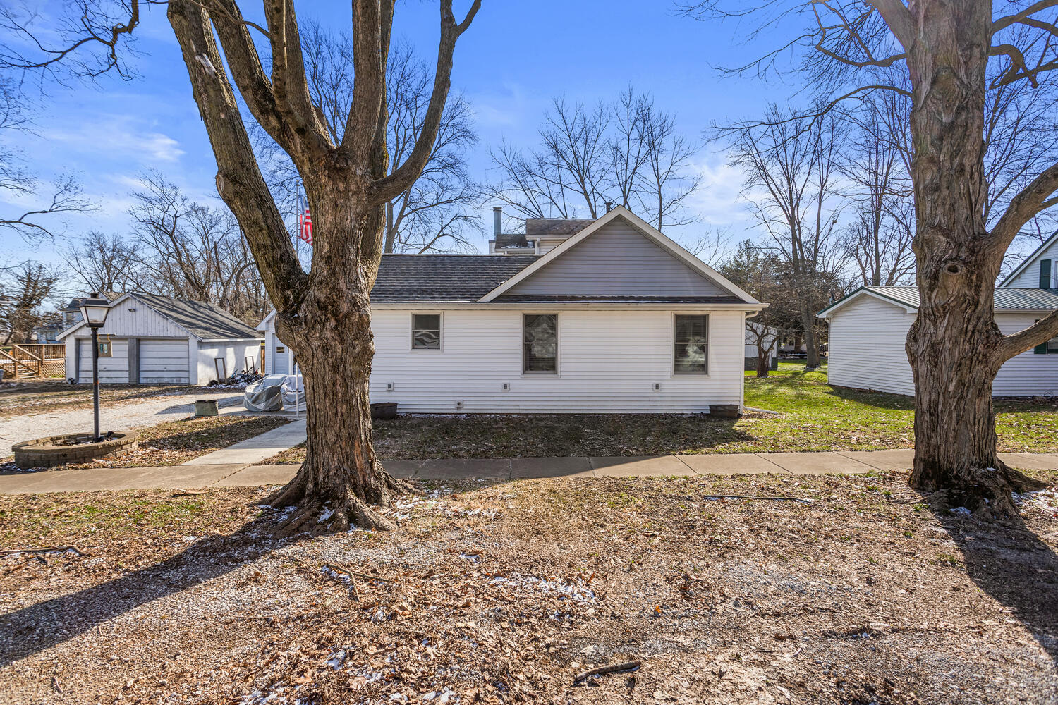 16 South Locust Street Pesotum, IL 61863 - Photo 6 of 25