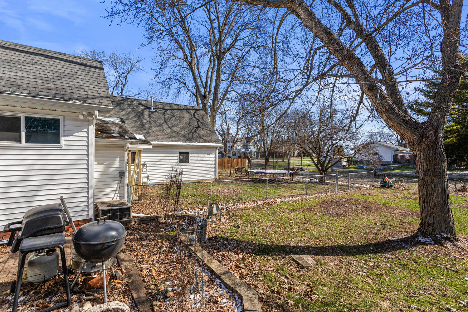 16 South Locust Street Pesotum, IL 61863 - Photo 7 of 25
