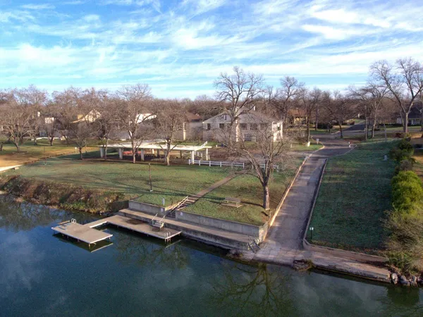 $395,000 | 210 Meadowlakes Drive, Meadowlakes, TX 78654