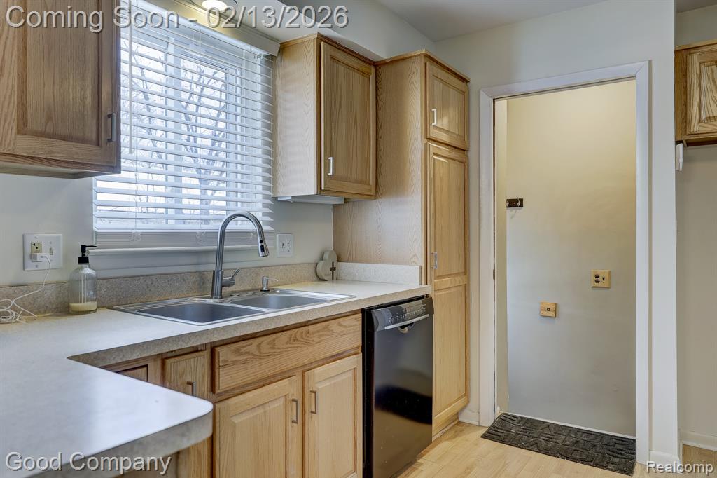 2863 Columbia Road Berkley, MI 48072 - Photo 8 of 34