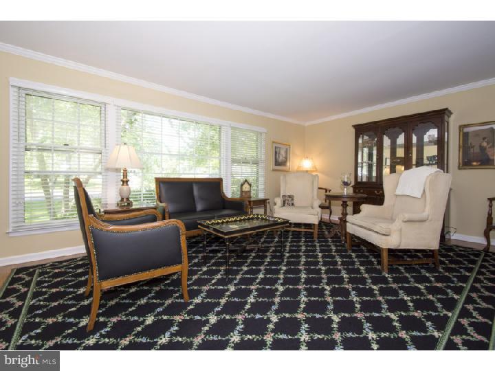 2 Rita Road Lawrenceville, NJ 08648 - Photo 5 of 25 Living Room