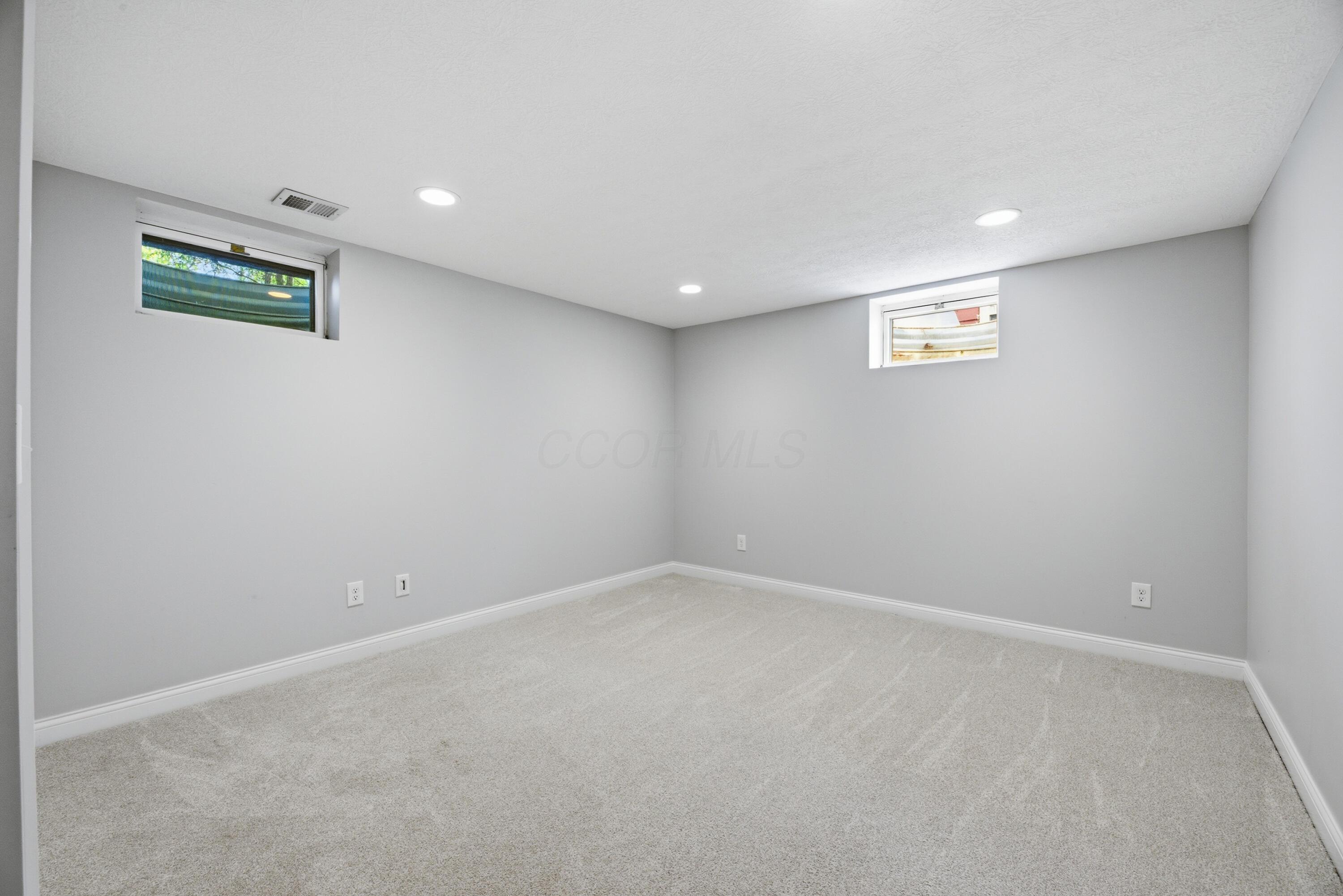 1491 Kirkley Road Columbus, OH 43221 - Photo 35 of 49