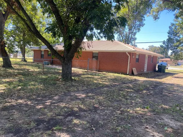 $1,550 | 646 North Main Street, Springtown, TX 76082