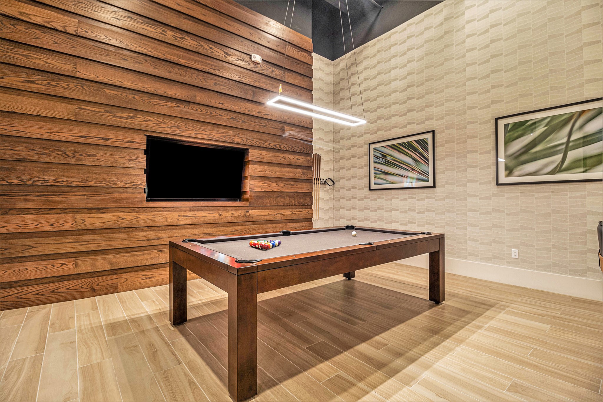 1801 Smith Street, Unit 2015 Houston, TX 77002 - Photo 21 of 28 a room with furniture and flat screen tv