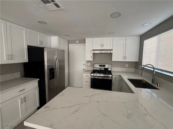 $2,200 | 7447 Palermo Avenue, Las Vegas, NV 89147