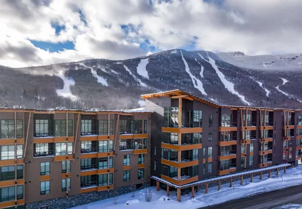 $2,275,000 | 69 Hourglass Drive, Unit 210, Stowe, VT 05672
