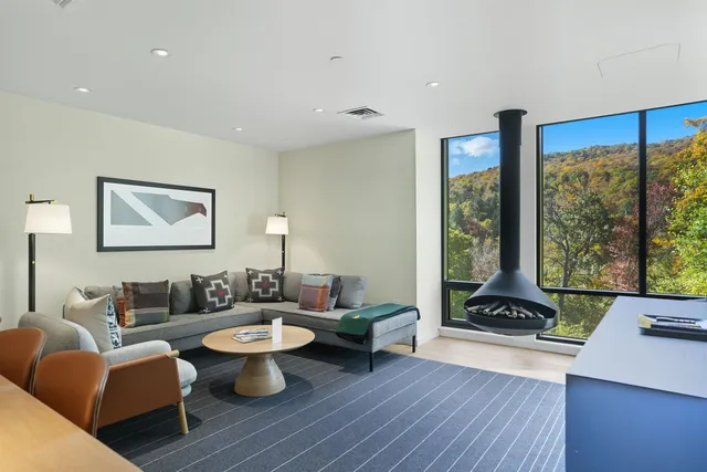 $2,275,000 | 69 Hourglass Drive, Unit 210, Stowe, VT 05672