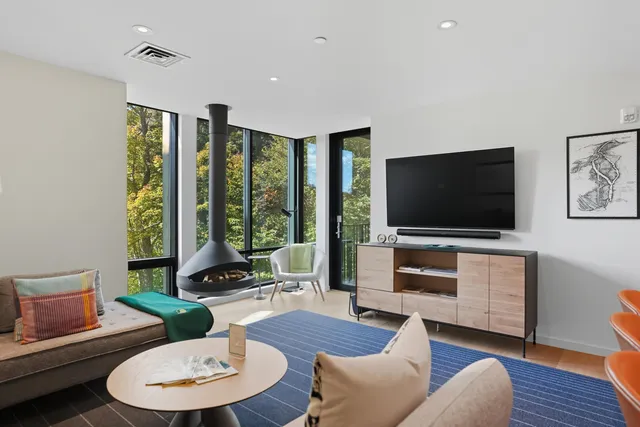 $2,275,000 | 69 Hourglass Drive, Unit 210, Stowe, VT 05672