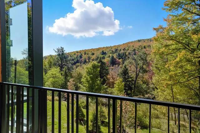 $2,275,000 | 69 Hourglass Drive, Unit 210, Stowe, VT 05672