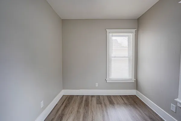 $2,100 | 746 Jackson Street, Aurora, IL 60505