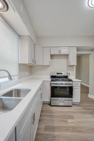 $2,100 | 746 Jackson Street, Aurora, IL 60505