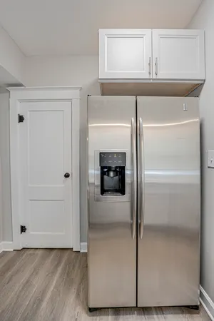$2,100 | 746 Jackson Street, Aurora, IL 60505