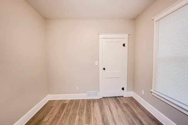 $2,100 | 746 Jackson Street, Aurora, IL 60505